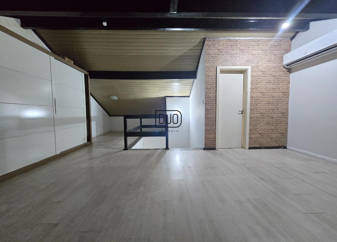 Sobrado com entrada coletiva no Vinhedos