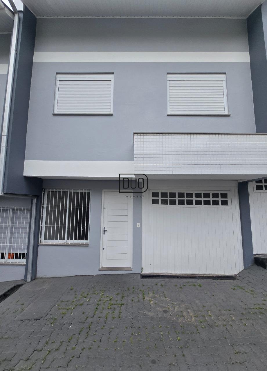 Sobrado com entrada coletiva no Vinhedos