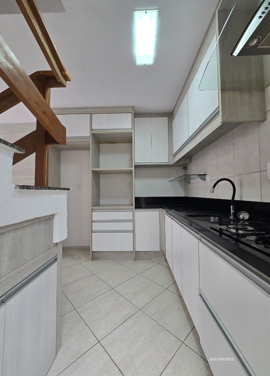 Sobrado com entrada coletiva no Vinhedos