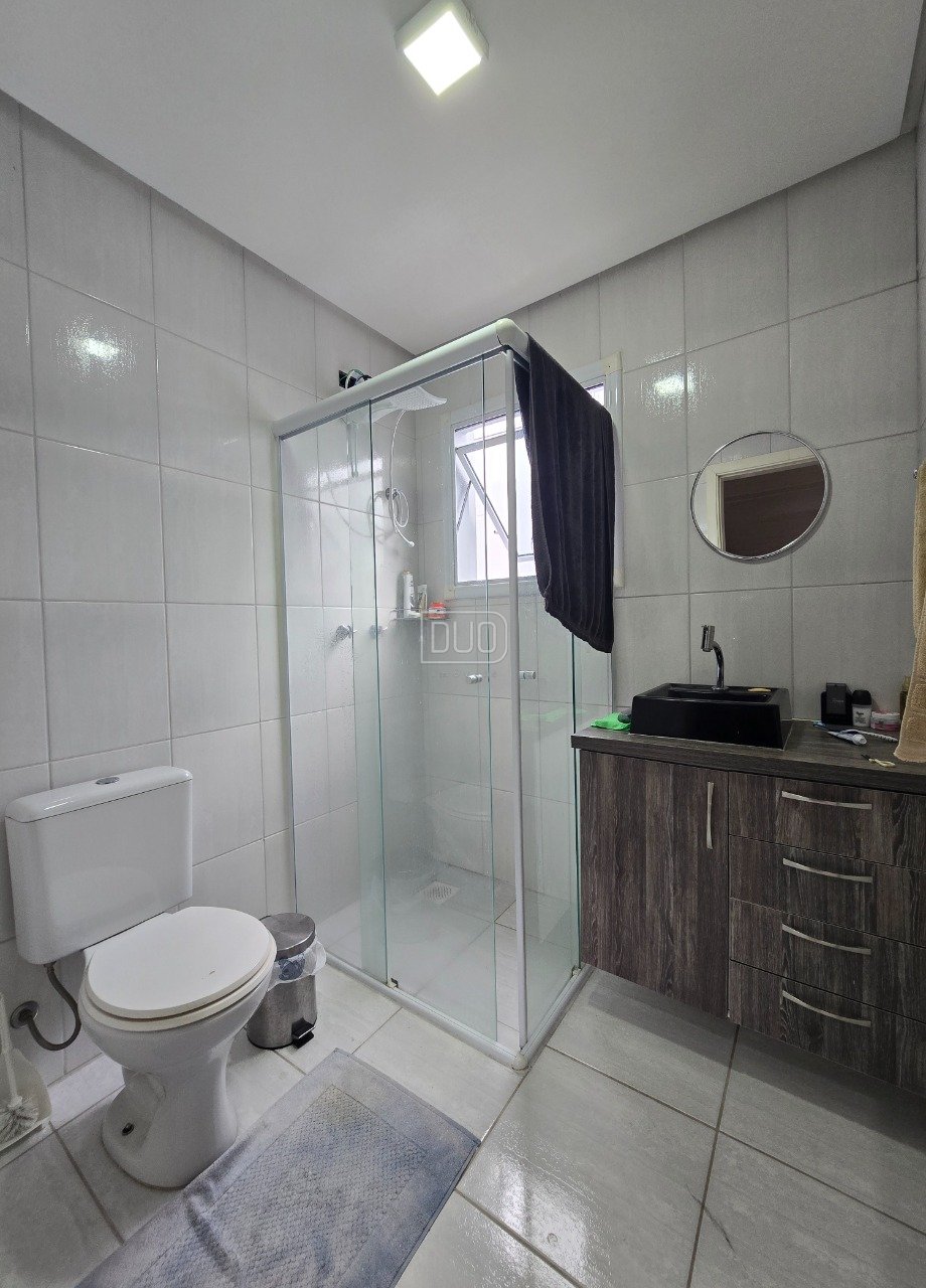 Sobrado com entrada coletiva no Vinhedos