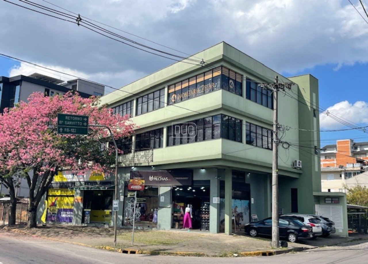 Comercial Marcos Travi