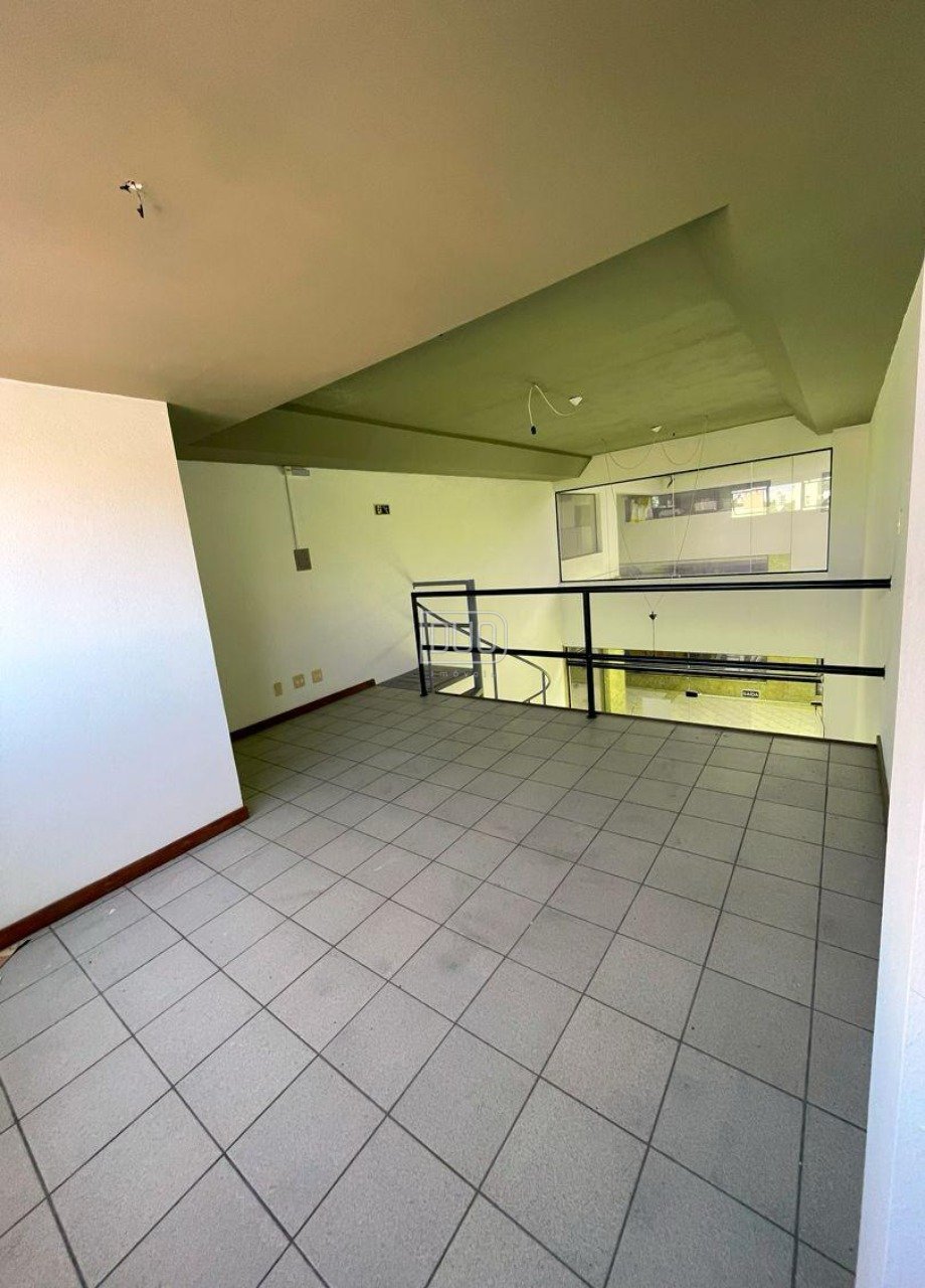 CENTRO COMERCIAL E RESIDENCIAL MOREIRA CESAR