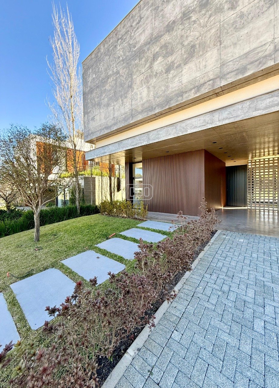 Casa de Alto Padrao no Condominio Monterey em Caxias do Sul