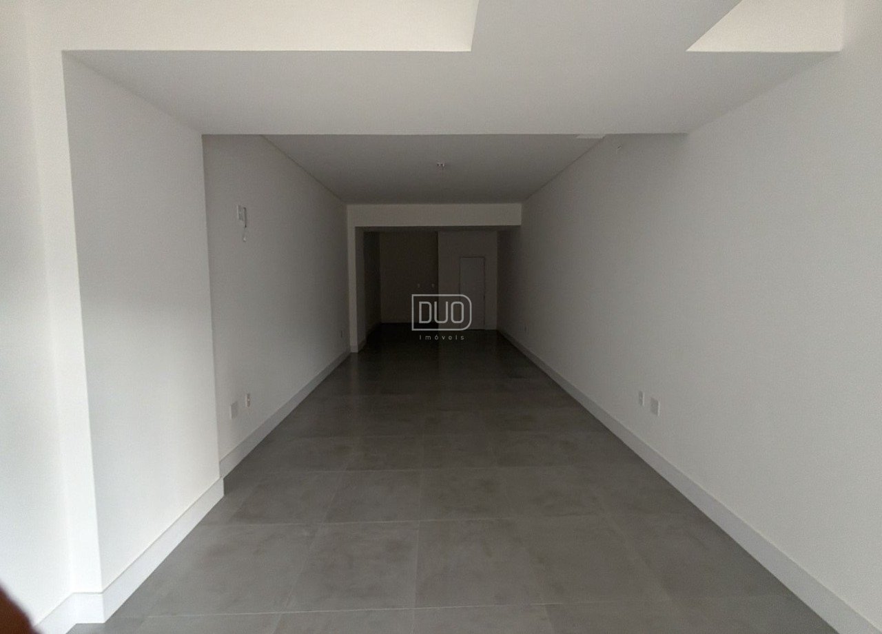 Sala Comercial em Meia Praia